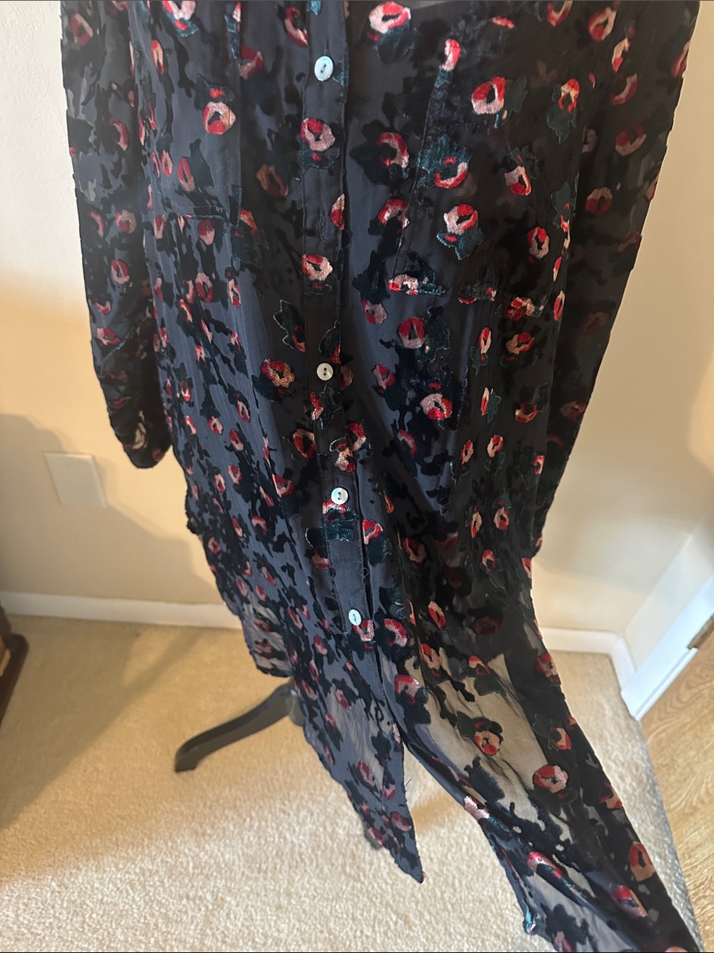 Intro woman 2x  2 piece Black Sheer Floral Button-Up Tunic - Picture 4 of 13